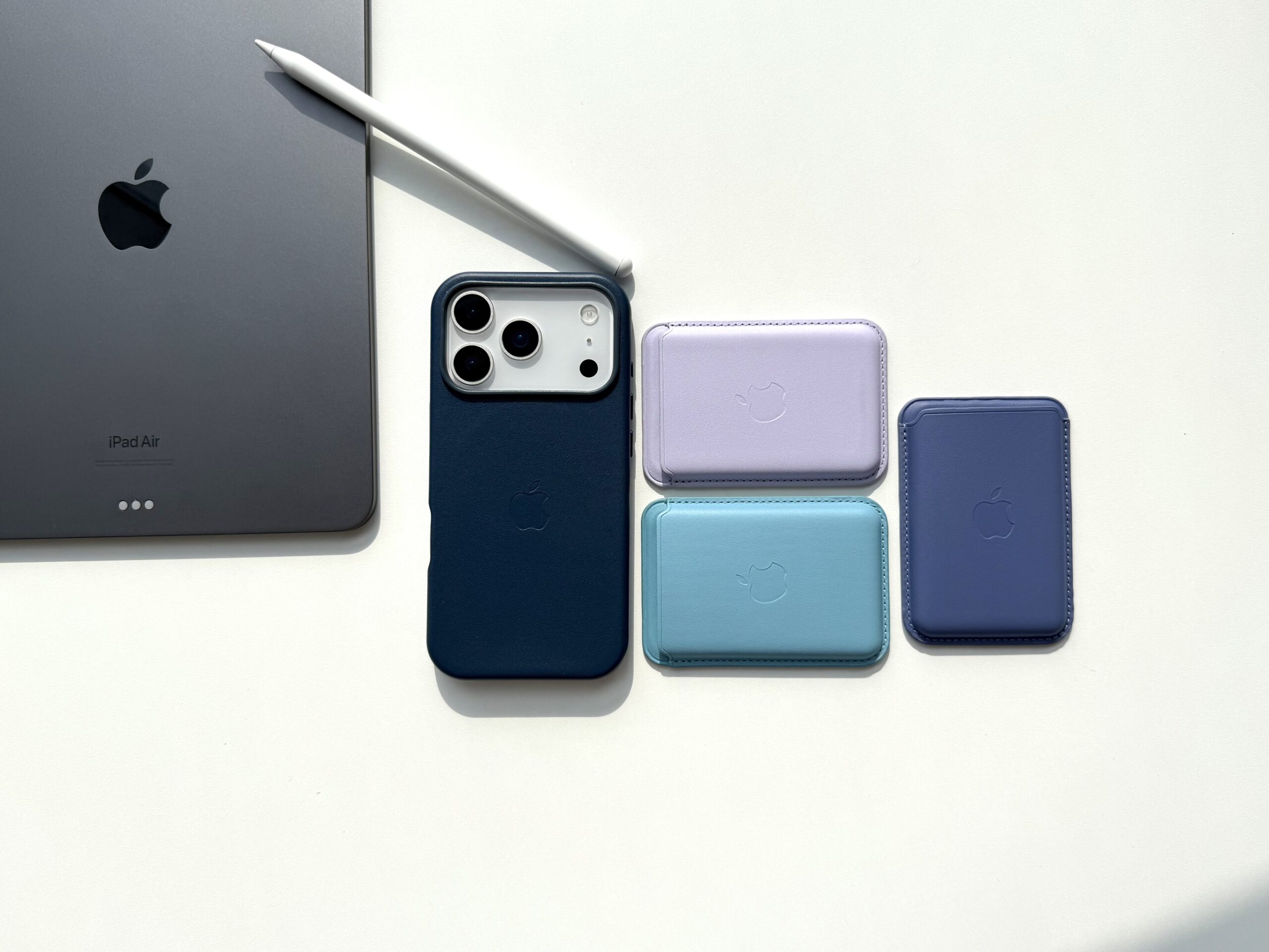 애픙 아이패드와 아이폰, 그리고 카드지갑